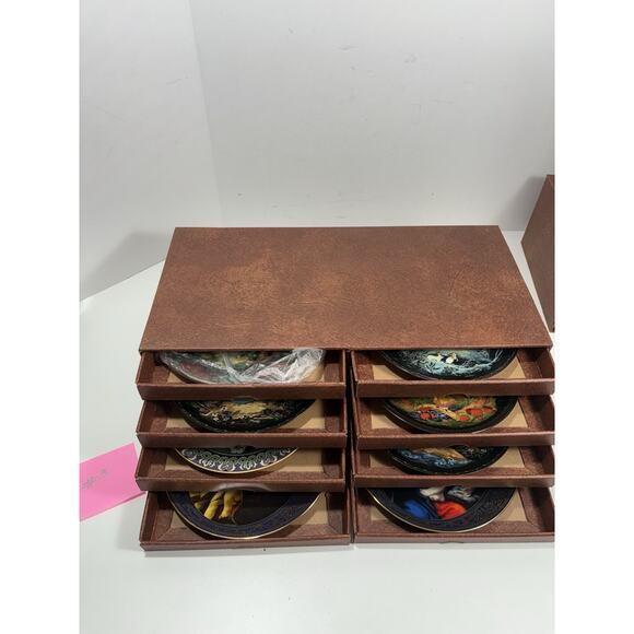Bradex Seasons In Russian Cabinet 6 Plates + 2 Porcelain 7.75” Lot Of 8 & Case - Picture 1 of 13